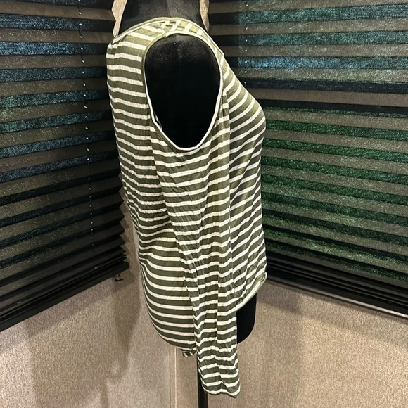 Eyeshadow Women’s LS Green Striped Cold Shoulder Bodysuit‎ Size Large NWT - Picture 2 of 9